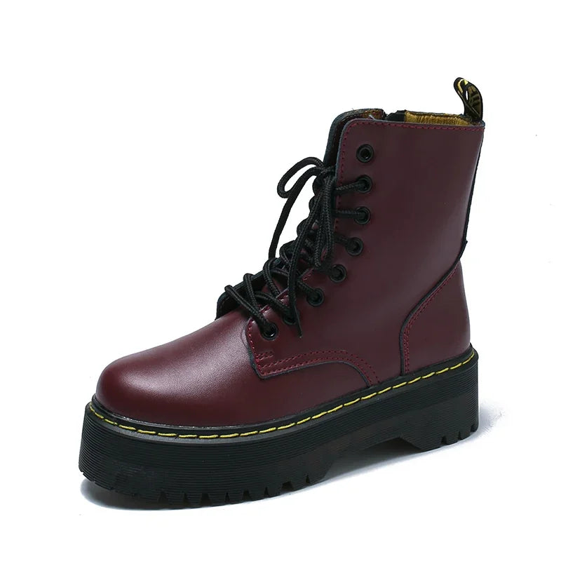 Bota Feminina de Cano Curto com Cadarço