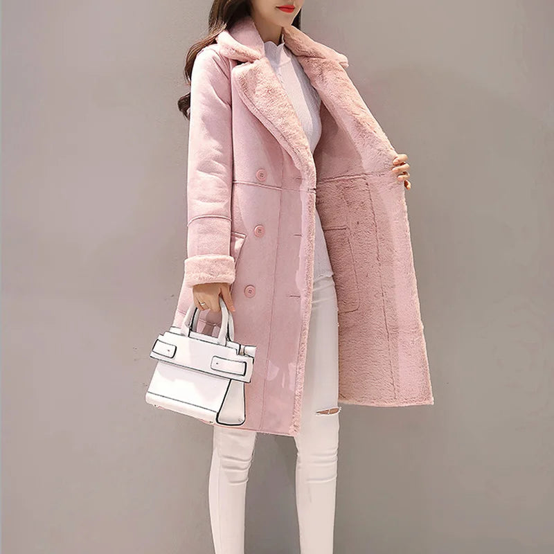 Casaco Longo Feminino de Camurça com Forro Aveludado e Botões – (Promoção de Inverno 2026)
