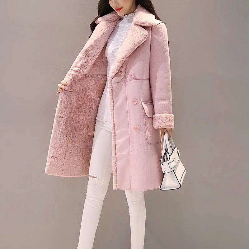 Casaco Longo Feminino de Camurça com Forro Aveludado e Botões – (Promoção de Inverno 2026)