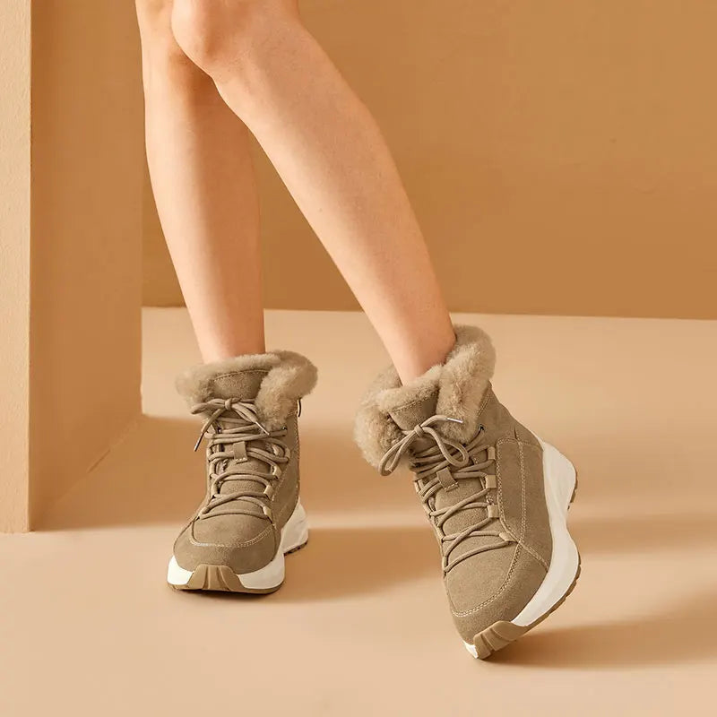 Bota Feminina Cano Curto com Solado Grosso e Amarração – (Promoção de Inverno 2026)