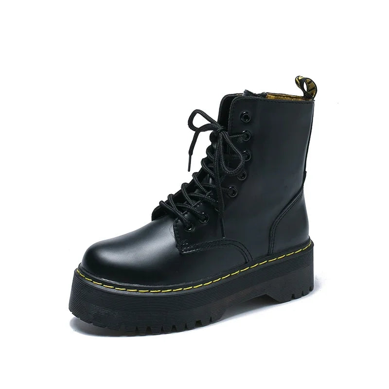 Bota Feminina de Cano Curto com Cadarço