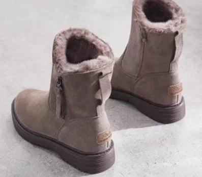 Bota Feminina Cano Curto em Camurça com Forro Solado Confortável – (Promoção de Inverno 2026)